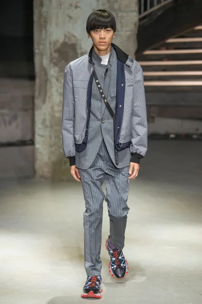 Look 11